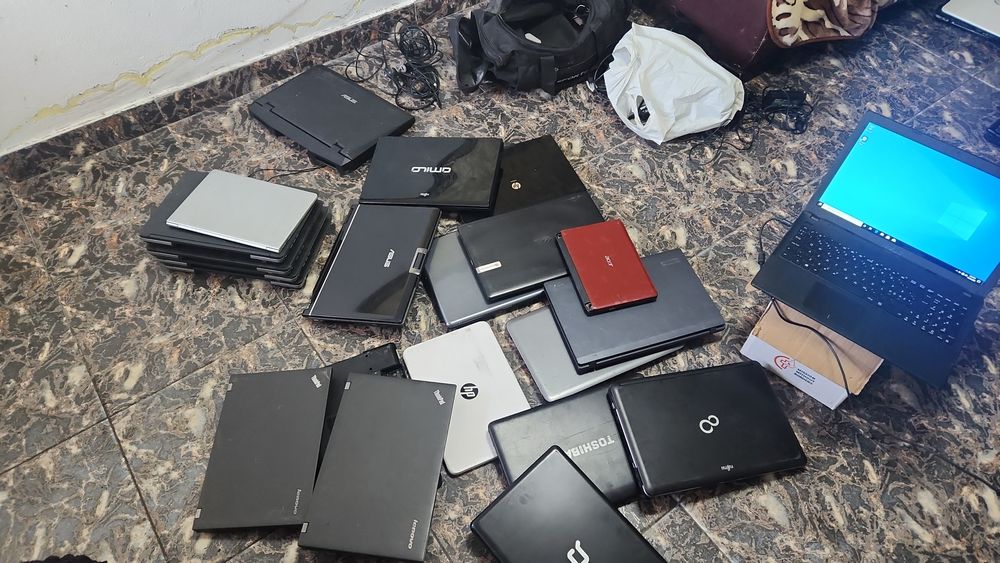 Vand laptopuri perfect functionale