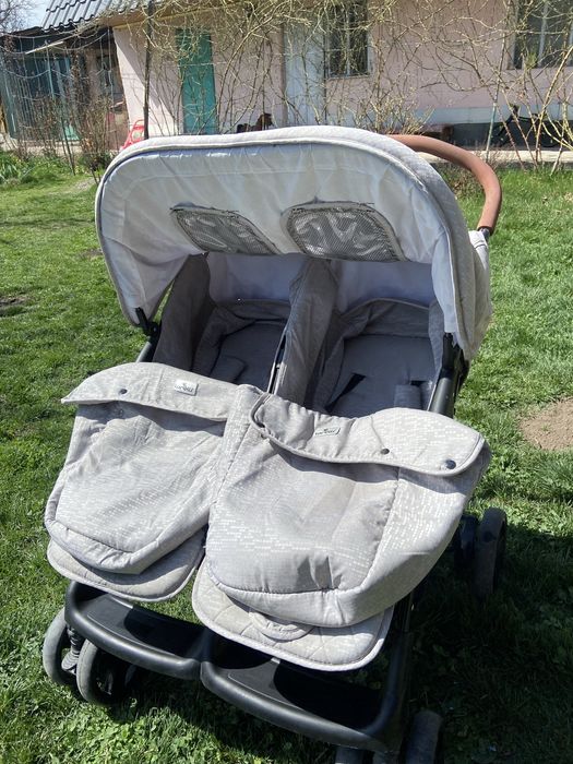 Коляска для двойни