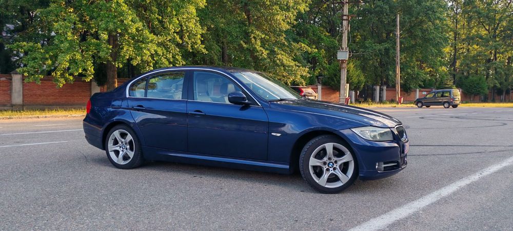 BMW 3 Series 2011 — imagine 5