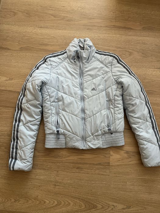 Яке адидас 2008та година с ленти