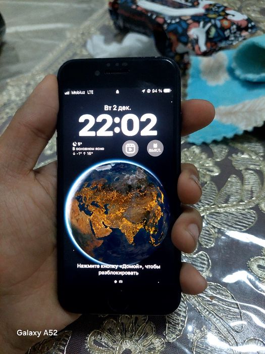 Iphone se 2020  xotira 64gb  narxi ozroq kelishamiz