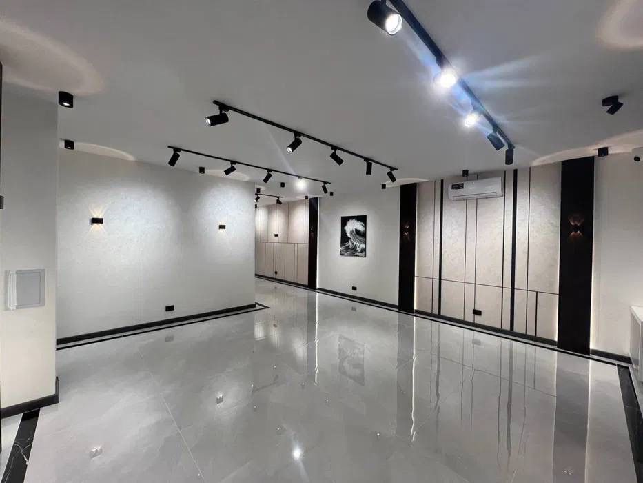 Аренда Новомосковский 1-Линия Вдоль дороги 195 кв.м Евроремонт