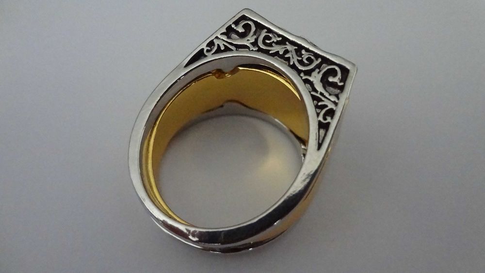 Ефектен винтидж пръстен с тайно отделение