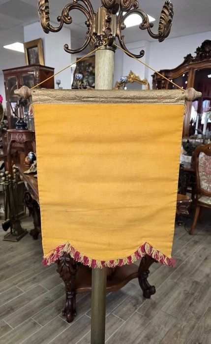 Prapur vechi de procesiune, cu reprezentare a Primei Împărtășanii