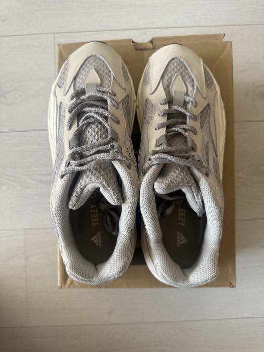 Кроссовки Adidas Yeezy 700