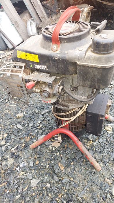 Бензогенератор продам