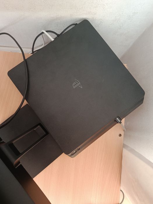 PlayStation 4 Slim 1000 гб и игры