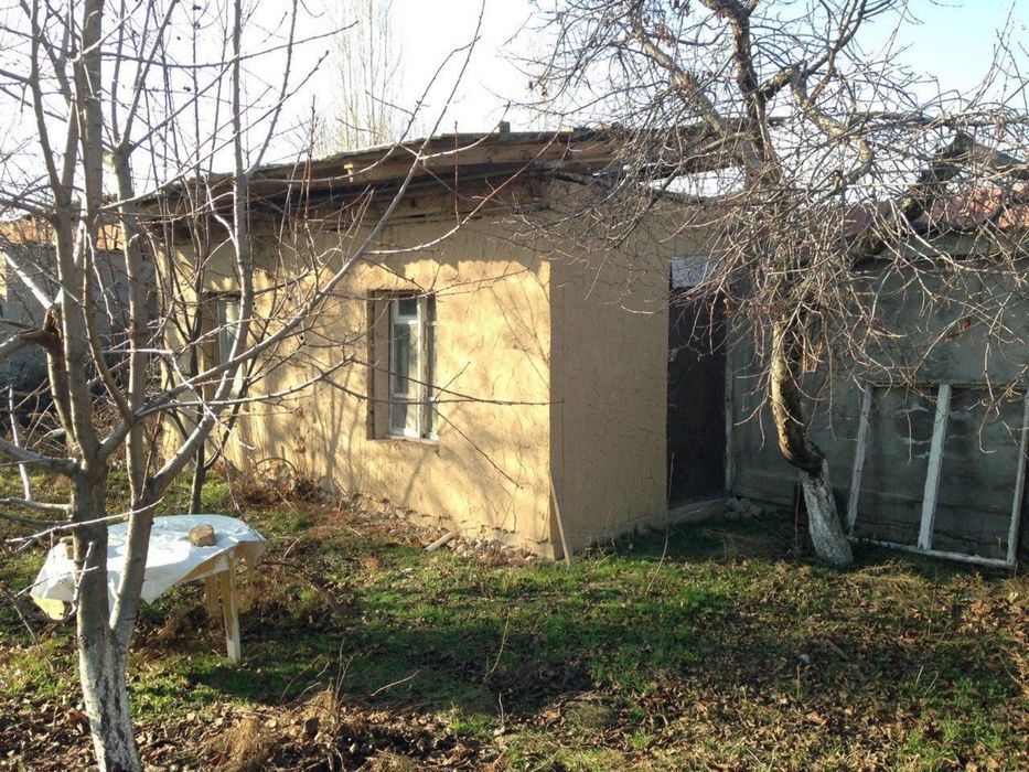 Продаю участок земли. Цена за сотку.