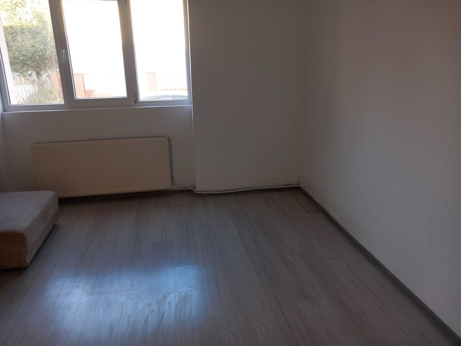 Persoana fizica vand casa in zona Titulescu la pret  bun