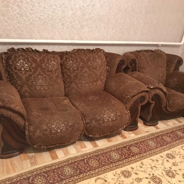 Продам диван с креслой