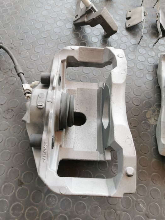 Предни спирачни апарати с дискове от BMW F10 F11 M50D 550D