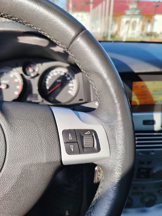 Vand Opel Astra 2011, 1.6, benzina