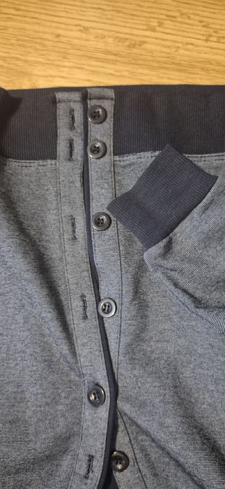 Pulover cu nasturi marime 140