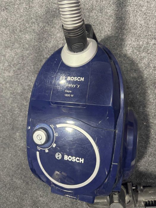 Продаётся пылесос Bosch, мощность 1800 W (на запчасти/восстановление)