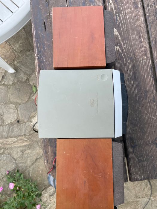 Тонколона - Sony CD Music System CMT-EH10.