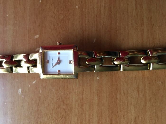 Златист часовник Pierre Cardin