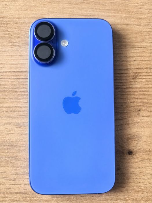 Продавам iPhone 16
