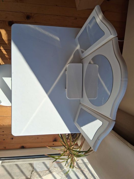 Бяла дървена детска тоалетка с 3 огледала