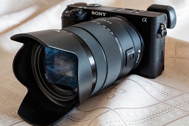 Sony Alpha A6400 Kit Aparat Fotoo Mirrorless 24.2 MP 18-135mm obeictiv