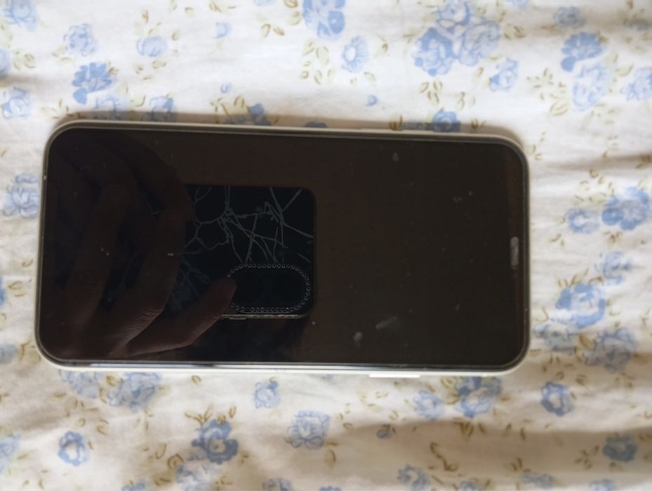 iPhone 11 64GB жақсы күиде, барлық жері істеп тұр