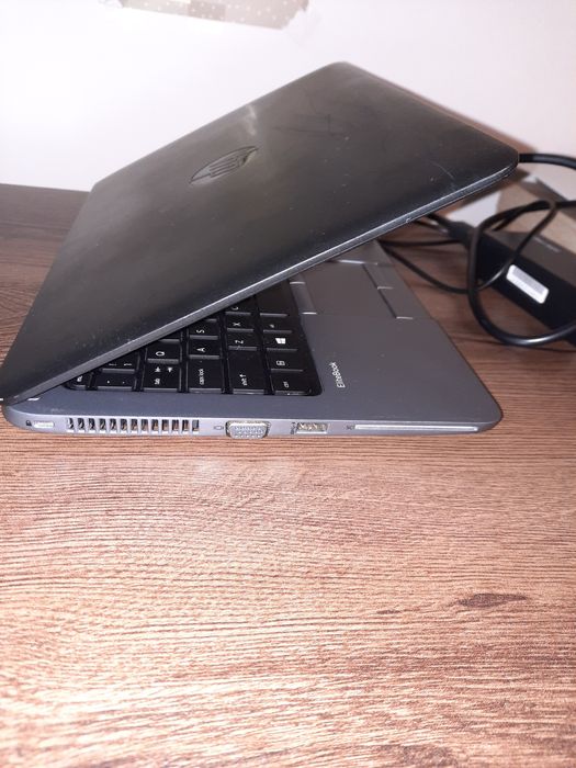 HP EliteBook 820
