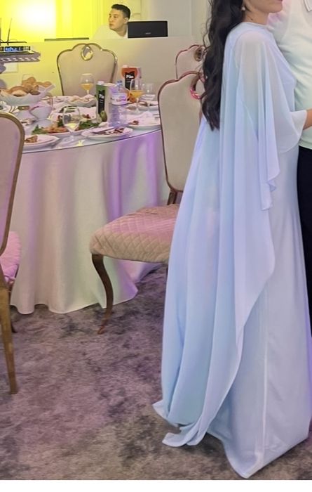 Платье вечернее голубое с накидкой