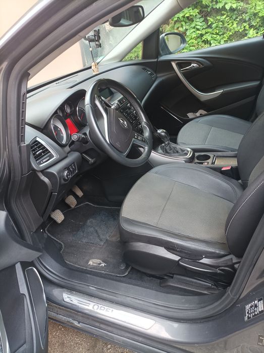 Опел Астра J DCI