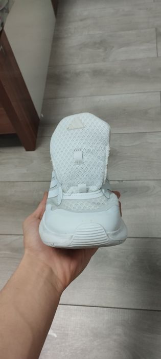 Кроссовка адидас