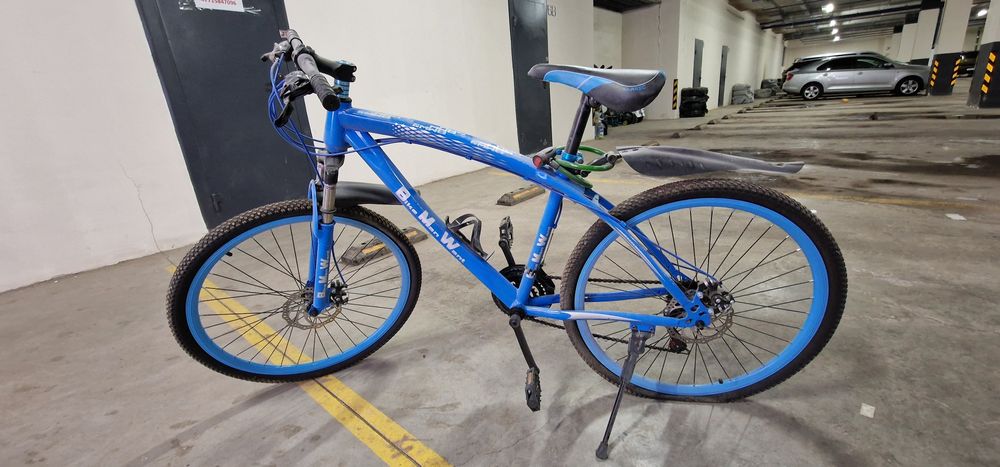 Велосипеды BMW, синий и белый
