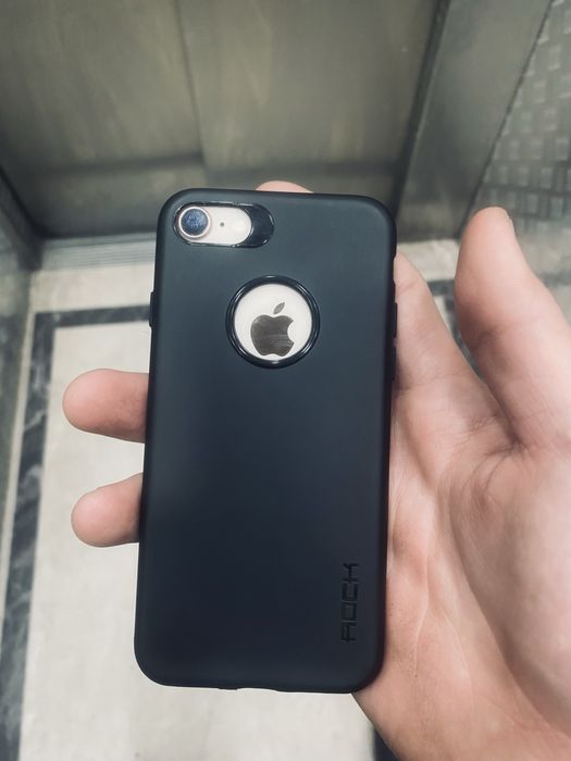 Продам айфон 8