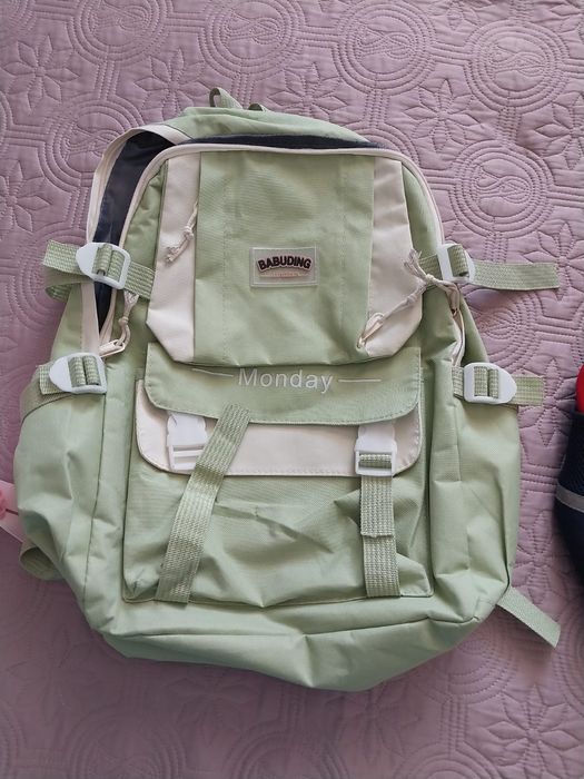 Рюкзаки школьные в отличном состоянии