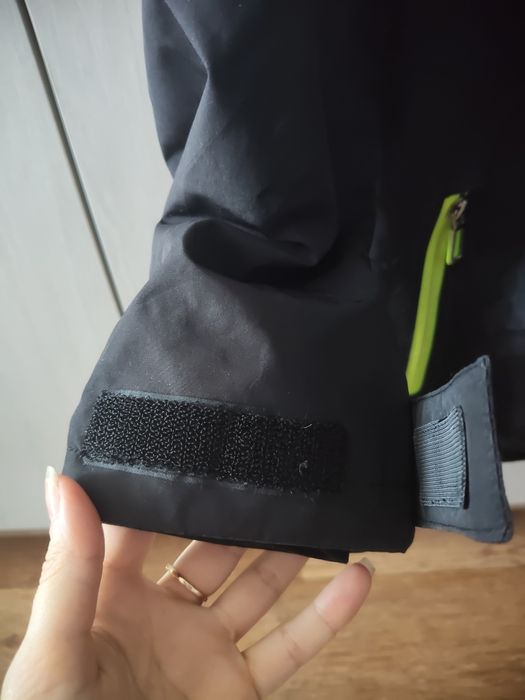 Продам куртку для девочки