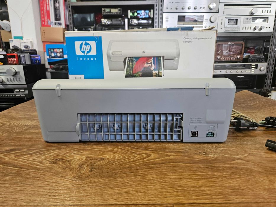 Цветен мастиленоструен принтер HP Deskjet D2360.