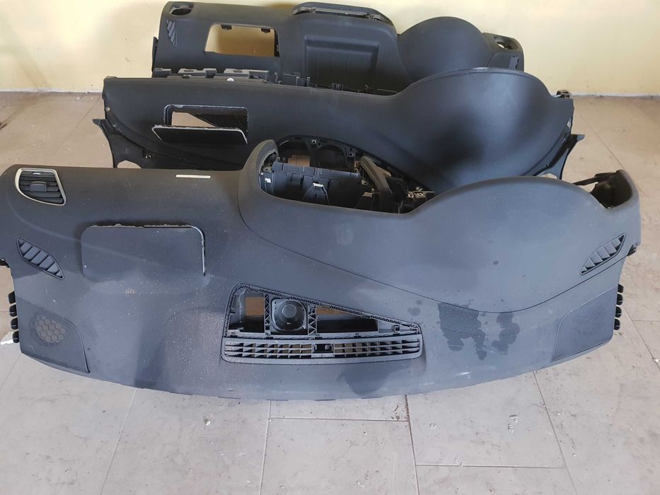 Арматурни табла за коли audi A8,A5 и тигуан гръмнали