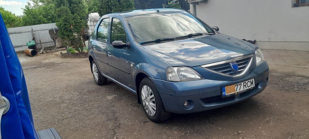Vând Dacia Logan