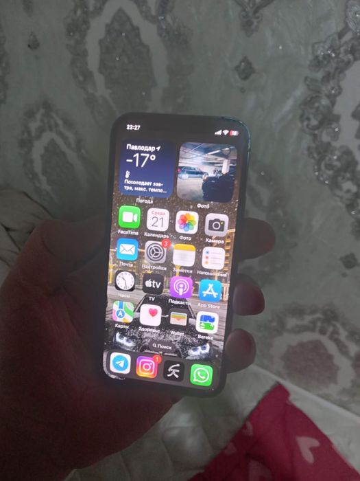 Продам Айфон 12 64