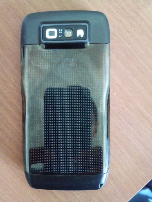 Телефон сотовый nokia E 71 оригинал продам