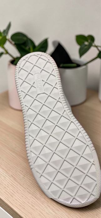 Valentino Garavani unisex colet cu VERIFICARE