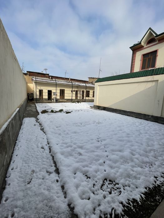 Срочно сотилади 5 соту Охунбобоевда ер нархида