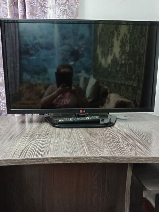 Телевизор LG. Диагональ. 80 см.