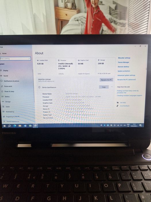 Лаптоп Toshiba touch Screen