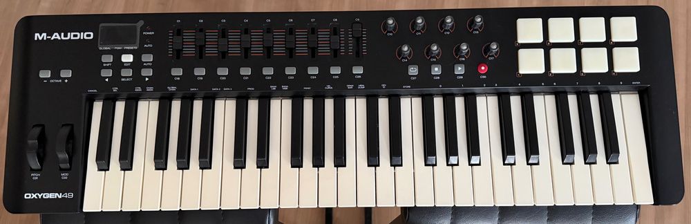M-Audio Oxygen 49 MIDI контролер – 49 клавиша