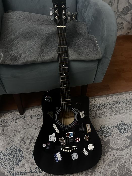 Продам акустическую гитару