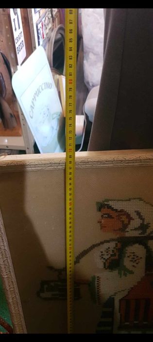 Голям стар гоблен мома с менци