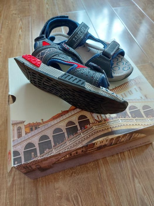 Сандалии  на мальчика р.33