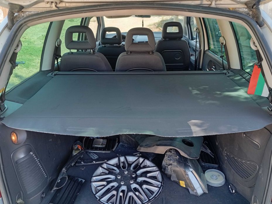 Продавам щора за багажник за Сеат Алхамбра