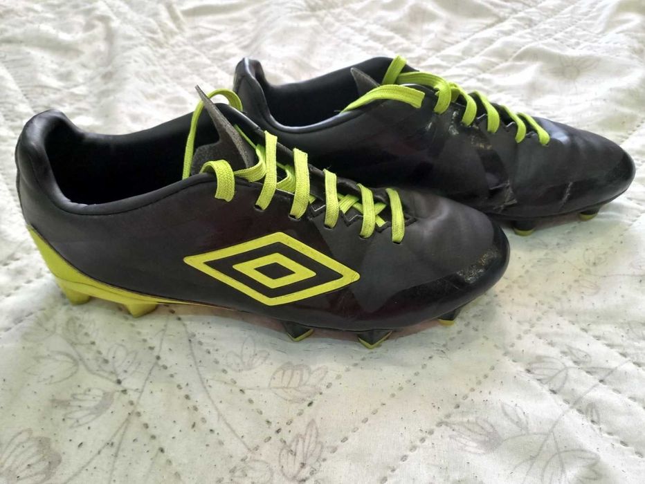 Футболни обувки, бутонки, стоножки