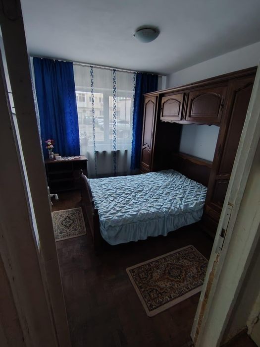 Se oferă spre vânzare un apartament cu 4camere spațios 104metri pătrați în Drăgășani