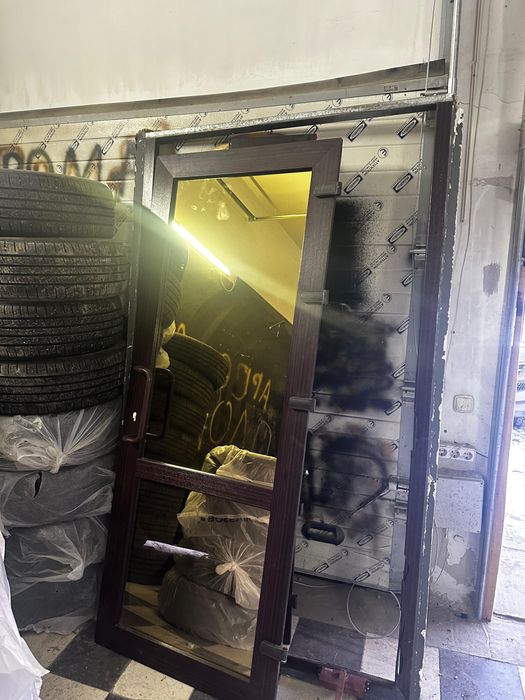 Входная пластиковая дверь