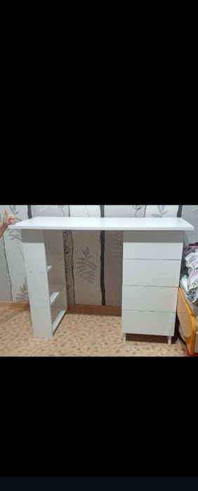 Кровать стол комод